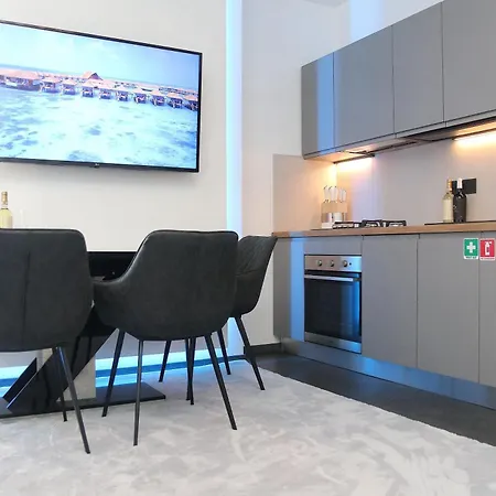 Luxury Pure! Bazzoni 2-room Suite, Fully Equipped *